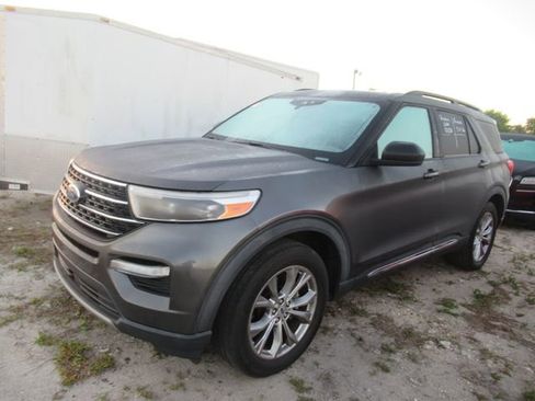 Used 2020 Ford Explorer XLT w/ Equipment Group 202A image 3