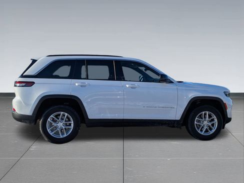 Used 2024 Jeep Grand Cherokee Laredo X image 6