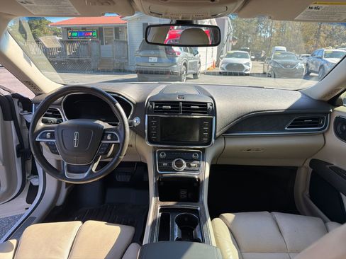 Used 2017 Lincoln Continental Reserve w/ Technology Package image 10