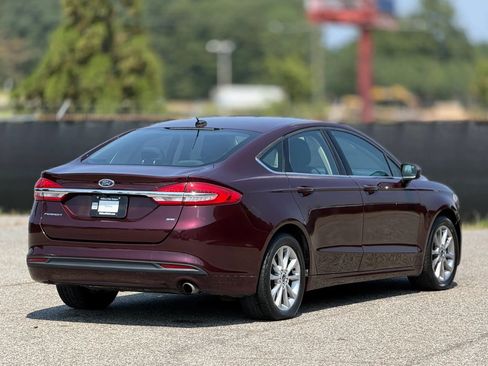 Used 2017 Ford Fusion SE FWD image 9