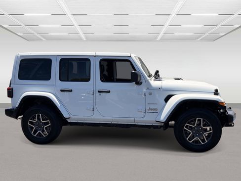 Used 2024 Jeep Wrangler Unlimited Sahara AWD/4WD image 32