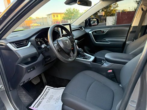 Used 2025 Toyota RAV4 LE AWD/4WD image 9