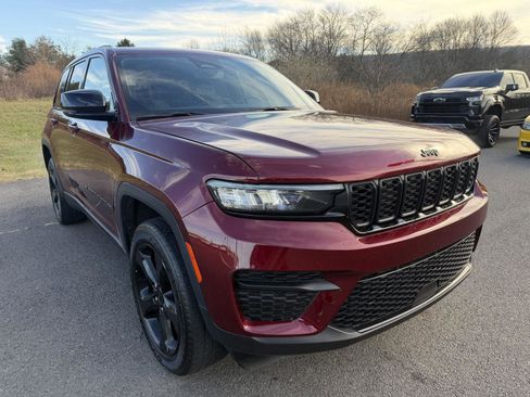 Used 2023 Jeep Grand Cherokee Altitude image 10