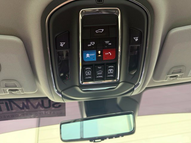 Used 2023 Jeep Grand Cherokee L Limited AWD/4WD image 16