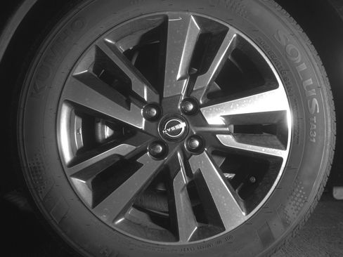 Used 2025 Nissan Versa SV image 12