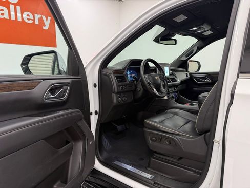 Used 2023 Chevrolet Suburban Premier AWD/4WD image 9