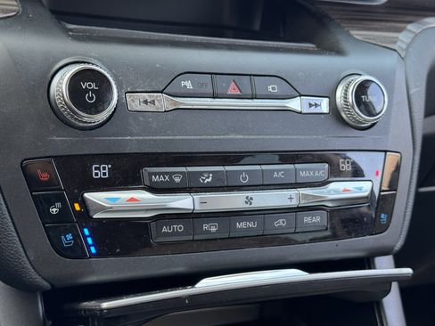 Used 2020 Ford Explorer Limited image 10