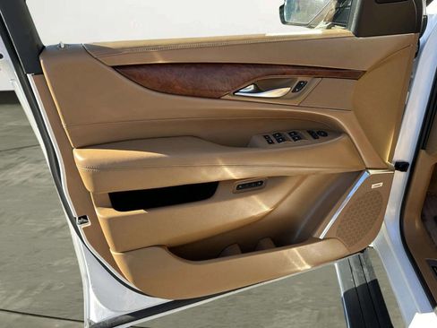 Used 2017 Cadillac Escalade ESV Platinum image 15