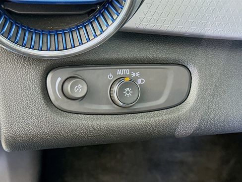 Used 2025 Chevrolet Trax LT w/ Driver Confidence Package image 17