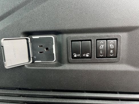 Used 2022 Chevrolet Tahoe RST w/ Sport Performance Package image 29