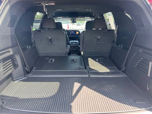 Used 2025 Chevrolet Traverse LT w/ Driver Confidence Package FWD image 8