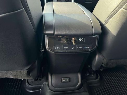 Used 2024 Toyota Highlander XLE image 27
