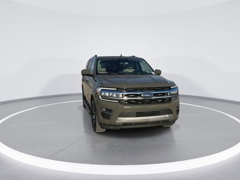 Used 2024 Ford Expedition Limited image 3