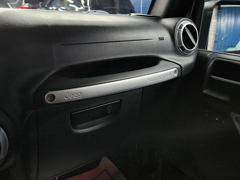 Used 2015 Jeep Wrangler Unlimited Sahara w/ Dual Top Group image 39