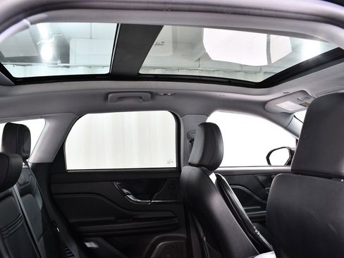 Used 2022 Lincoln Corsair AWD w/ Premium Package image 18