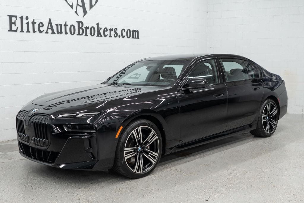 Used 2023 BMW 760i xDrive AWD/4WD image 49