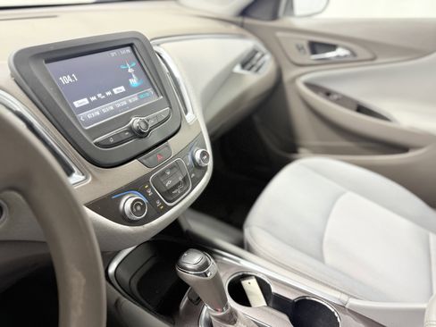 Used 2018 Chevrolet Malibu LT image 22
