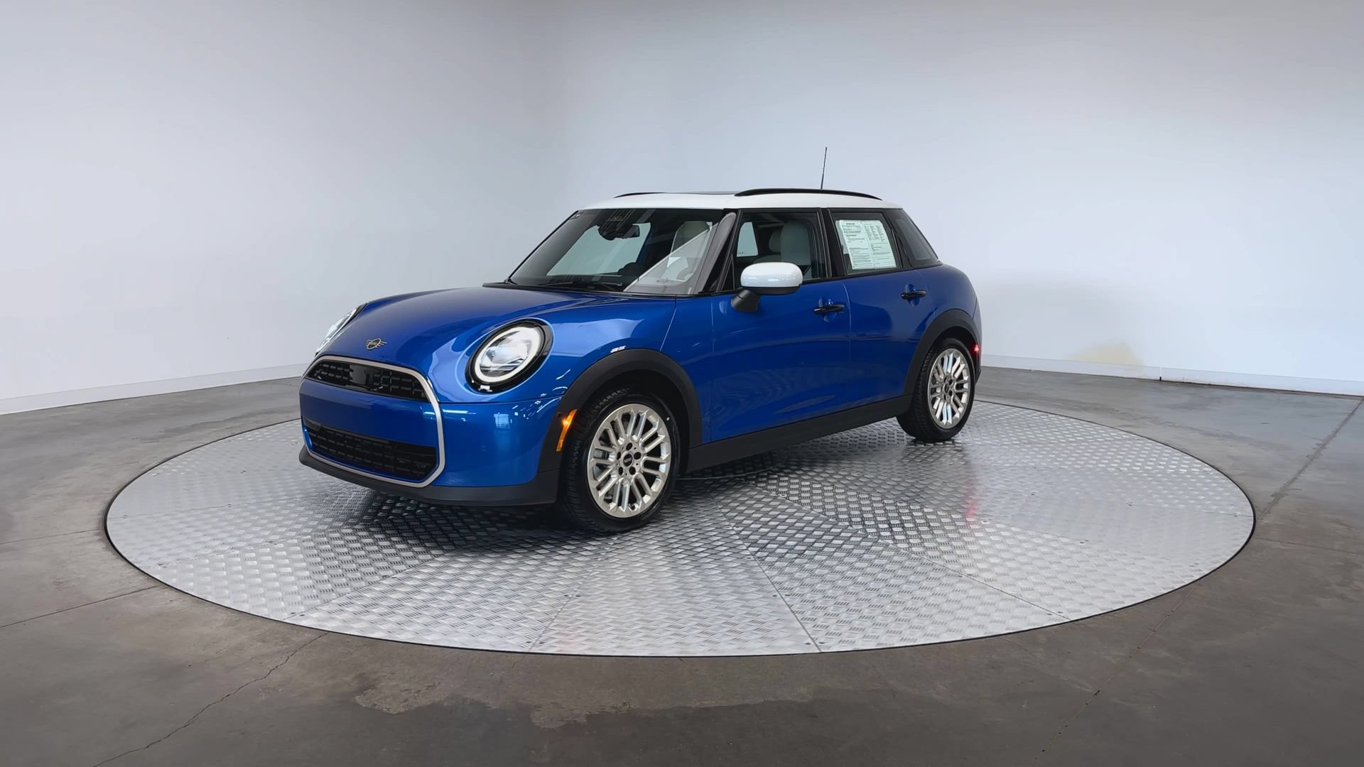Certified 2026 MINI Cooper 4-Door Hardtop FWD image 4