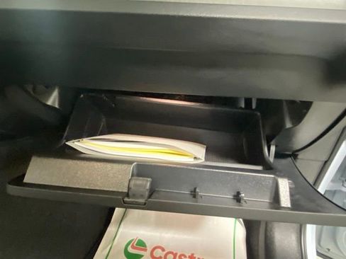 Used 2025 Volvo XC40 B5 Core image 26