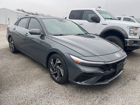 Used 2024 Hyundai Elantra Limited image 3