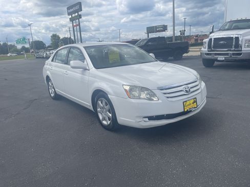Used 2005 Toyota Avalon XLS FWD image 2