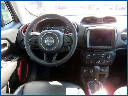 Used 2022 Jeep Renegade Trailhawk image 11