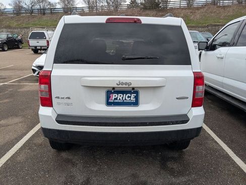 Used 2014 Jeep Patriot Latitude w/ Sun/Sound Group image 15