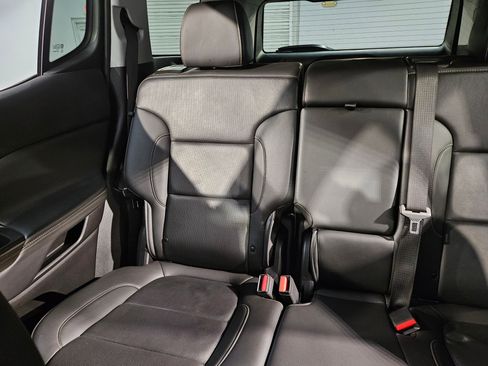 Used 2023 GMC Acadia SLT image 12