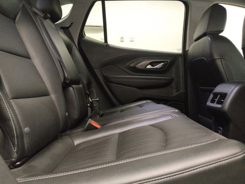 Used 2024 GMC Terrain SLT AWD/4WD image 19