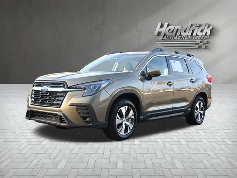 Used 2024 Subaru Ascent Premium w/ Convenience Package image 5