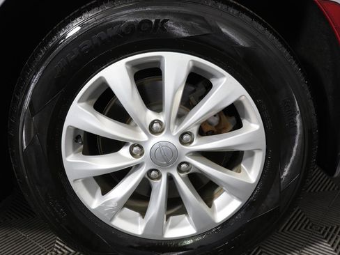 Used 2019 Chrysler Pacifica Touring-L image 27