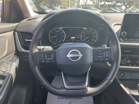 Used 2025 Nissan Rogue SV FWD image 25