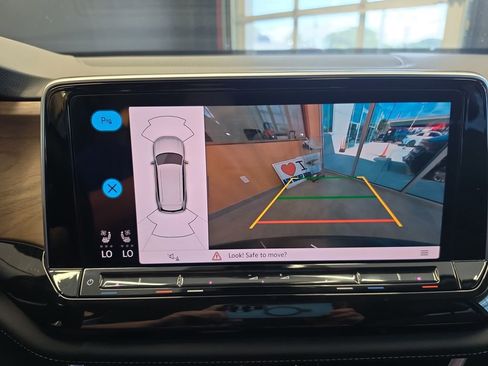 Used 2025 Volkswagen Atlas SE FWD image 25