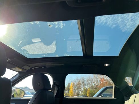 New 2025 Land Rover Range Rover Velar Dynamic SE image 28