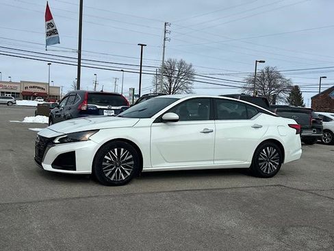 Used 2023 Nissan Altima 2.5 SV image 3