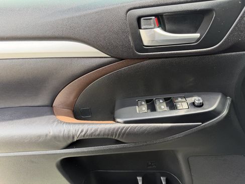 Used 2016 Toyota Highlander XLE image 27