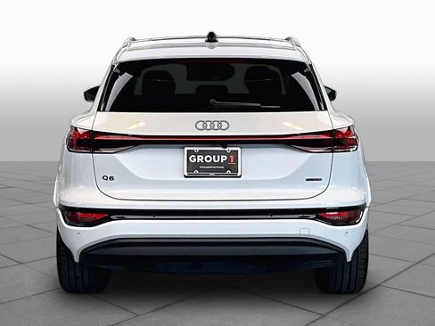 Used 2025 Audi Q6 e-tron Premium w/ Convenience Package image 4