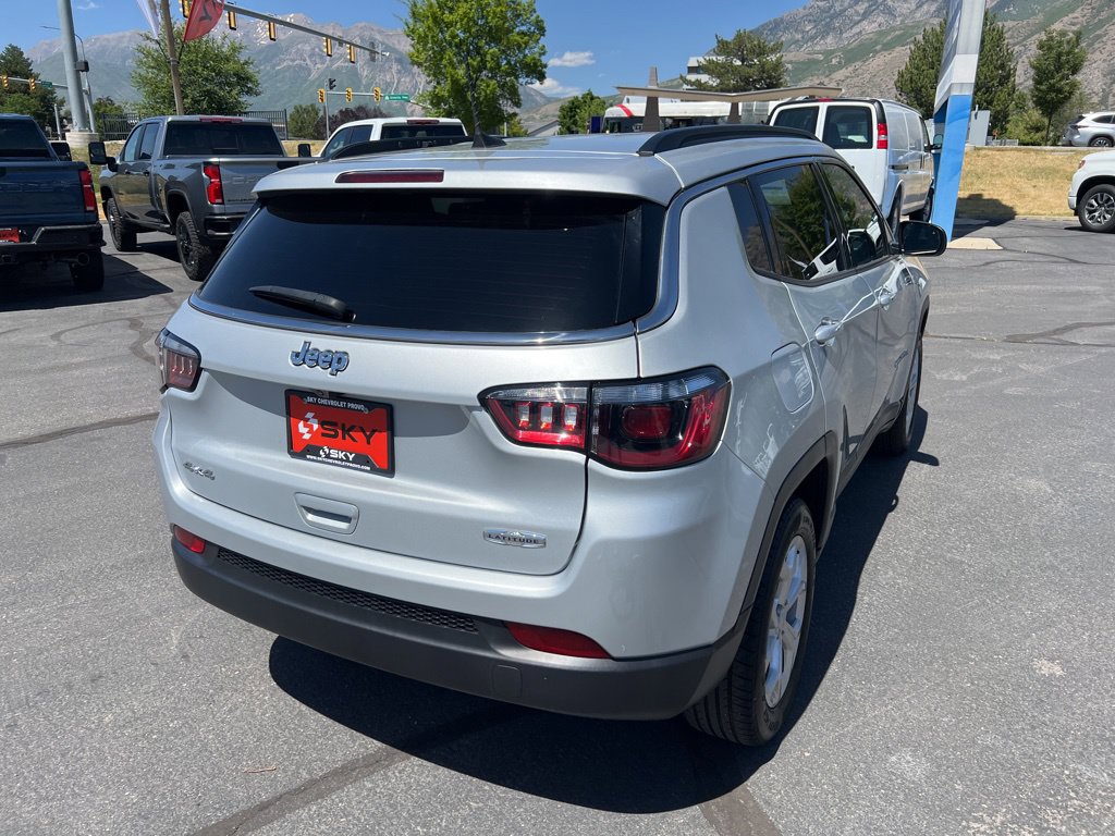 Used 2024 Jeep Compass Latitude AWD/4WD image 9