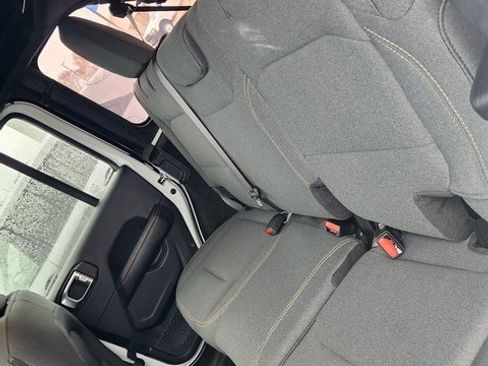 Used 2024 Jeep Wrangler Sahara image 7