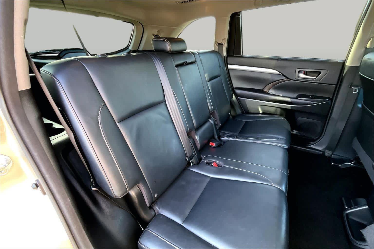 Used 2016 Toyota Highlander XLE FWD image 19