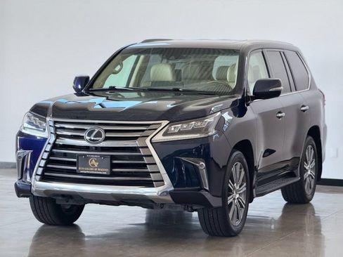 Used 2016 Lexus LX 570 4WD w/ Luxury Package image 3