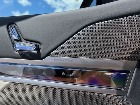 Certified 2025 BMW 740i RWD image 38