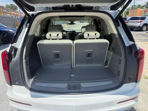 Used 2022 Cadillac XT6 Premium Luxury w/ Technology Package FWD image 11