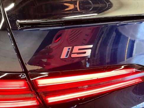 Certified 2026 BMW i5 eDrive40 w/ M Sport Package image 10