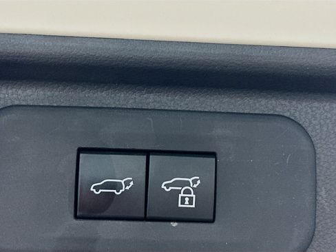 Used 2024 Toyota Grand Highlander XLE image 32