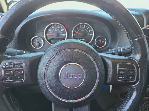 Used 2013 Jeep Wrangler Unlimited Sahara w/ Connectivity Group AWD/4WD image 24