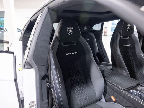 Used 2023 Lamborghini Urus Performante image 36