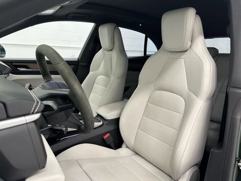Used 2025 Porsche Macan 4 Electric w/ Premium Package AWD/4WD image 12