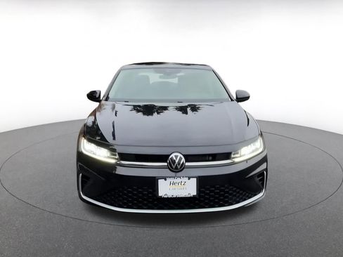 Used 2025 Volkswagen Jetta SE image 4