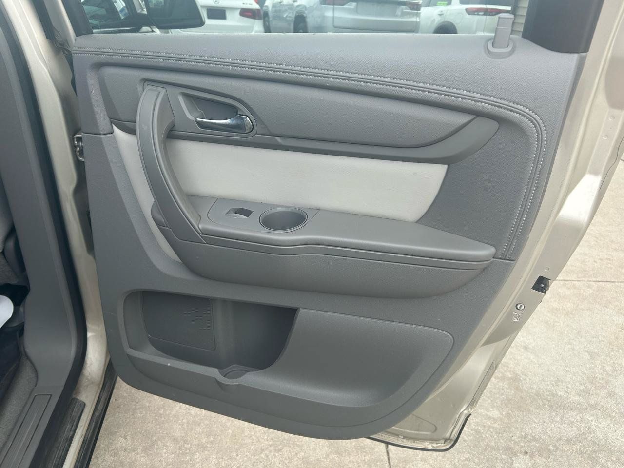 Used 2015 GMC Acadia SLE FWD image 16
